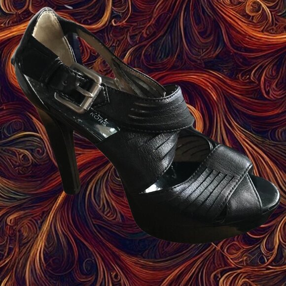 ⬇️🎉PRICE DROP🎉 ⬇️Cute Michael Kors Strappy Black Pump - Picture 4 of 7
